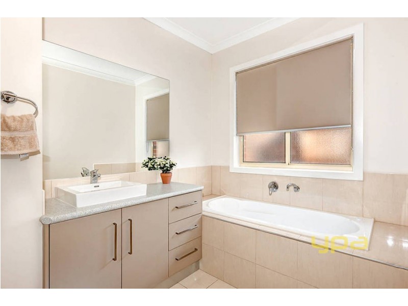 30 Wakefields Drive, Brookfield VIC 3338