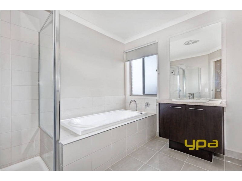 4 Portman Avenue, Melton West VIC 3337