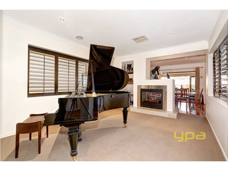 27 Castlemaine Drive, Eynesbury VIC 3338