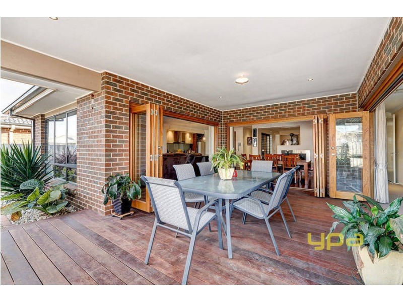 27 Castlemaine Drive, Eynesbury VIC 3338