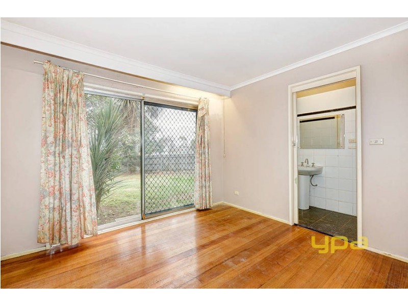 6 Olympia Place, Melton West VIC 3337