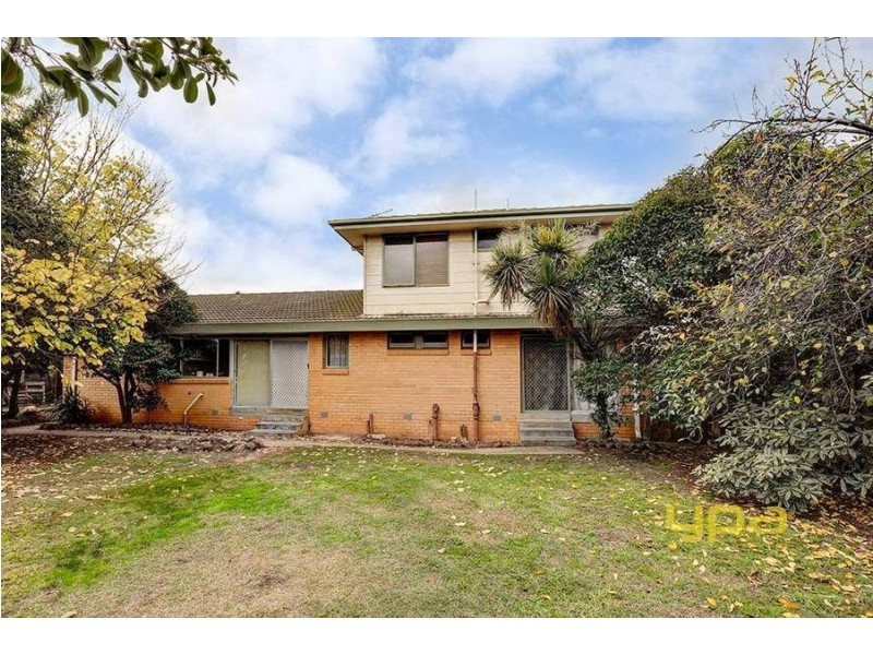 6 Olympia Place, Melton West VIC 3337