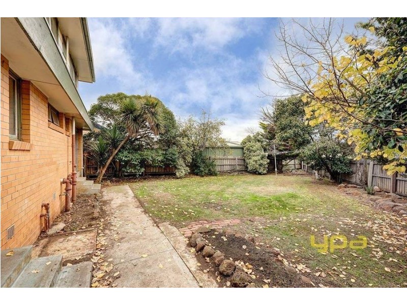 6 Olympia Place, Melton West VIC 3337