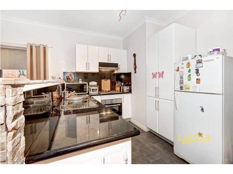 1/6 Granholm Grove, Melton West VIC 3337