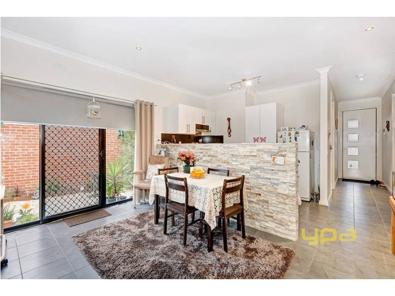 1/6 Granholm Grove, Melton West VIC 3337