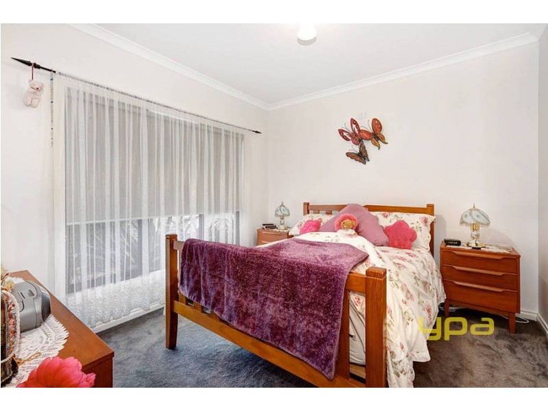 1/6 Granholm Grove, Melton West VIC 3337