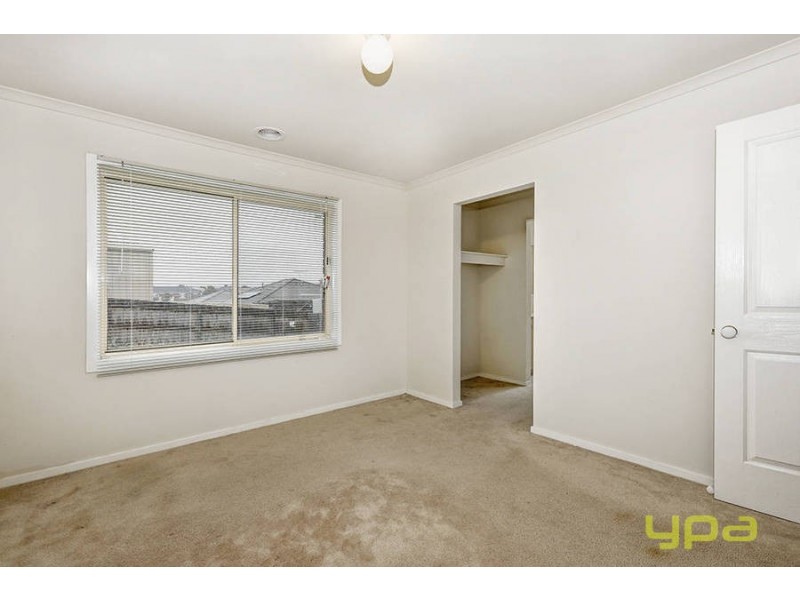 6 Jolley Rise, Melton West VIC 3337