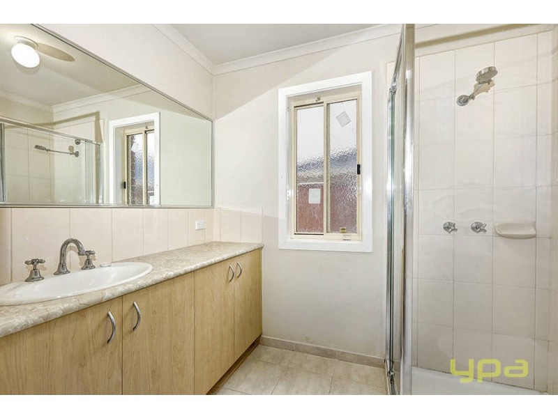 6 Jolley Rise, Melton West VIC 3337