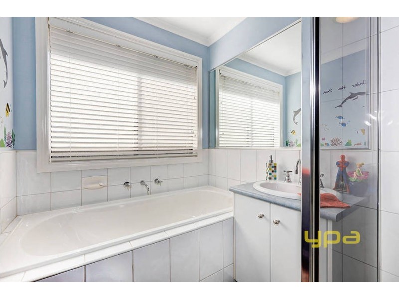 25 Rain Lover Drive, Kurunjang VIC 3337