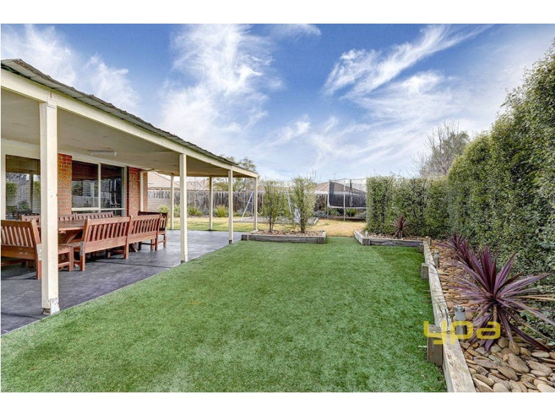 4 Parkway, Melton West VIC 3337