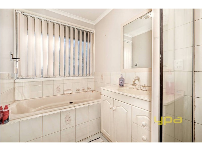 102 Barries Road, Melton VIC 3337