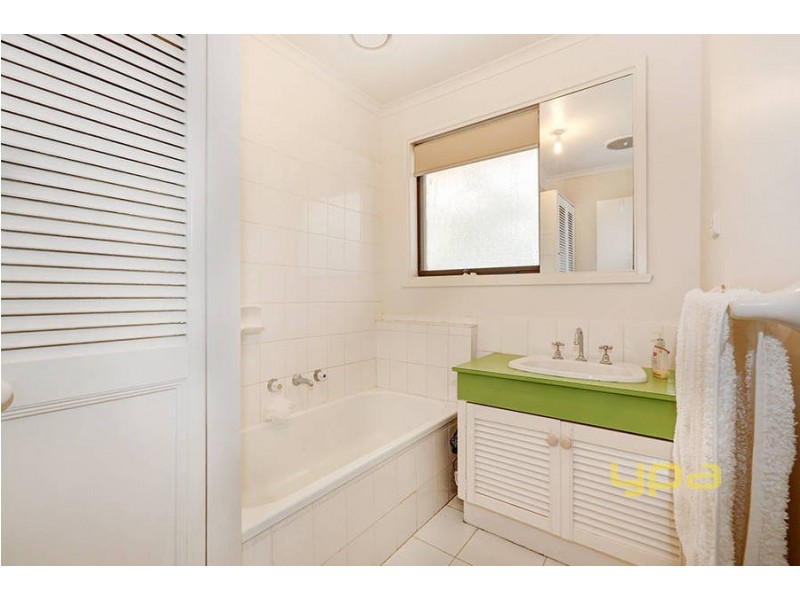 1/36 Kurrajong Crescent, Melton South VIC 3338