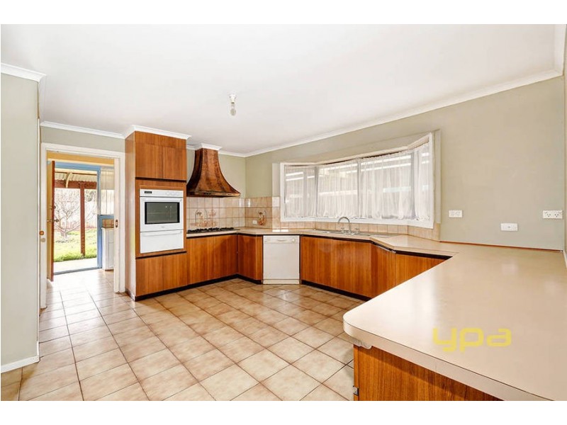 16 Risson Street, Melton South VIC 3338