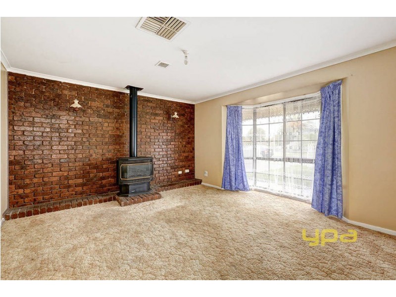 16 Risson Street, Melton South VIC 3338