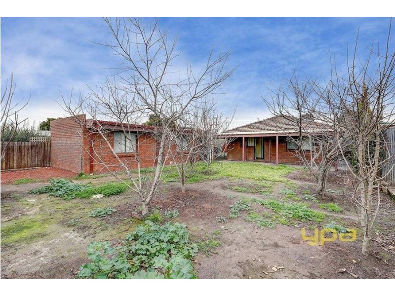 16 Risson Street, Melton South VIC 3338