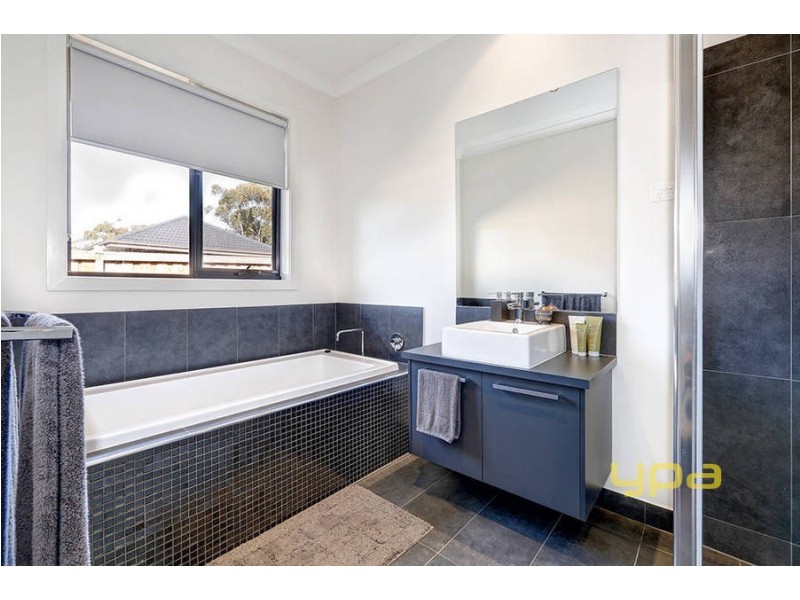 46 Castlemaine Drive, Eynesbury VIC 3338