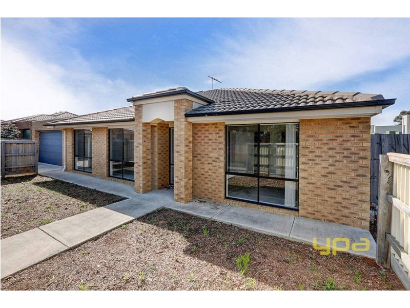 1/62 Andrew Street, Melton South VIC 3338