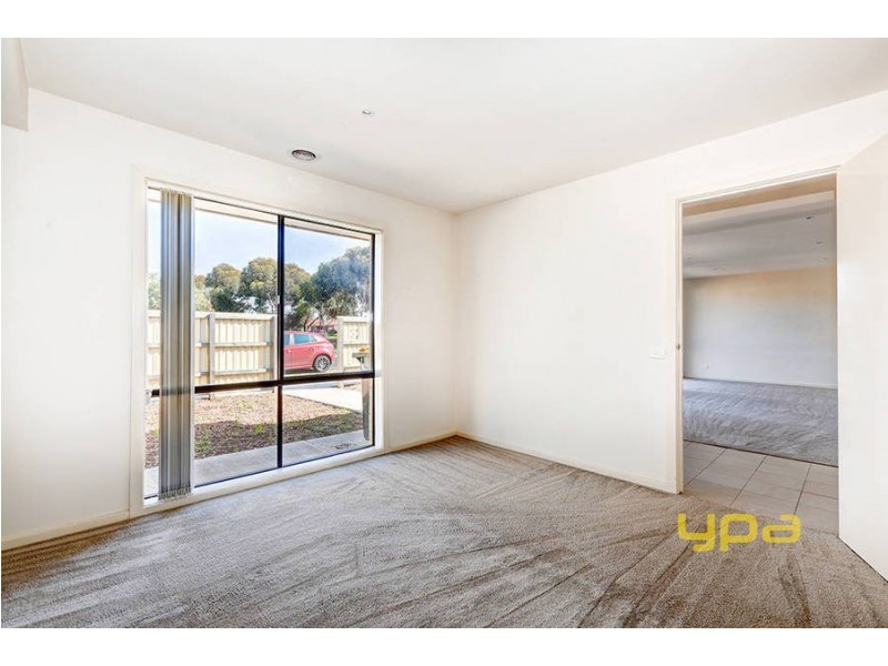 1/62 Andrew Street, Melton South VIC 3338