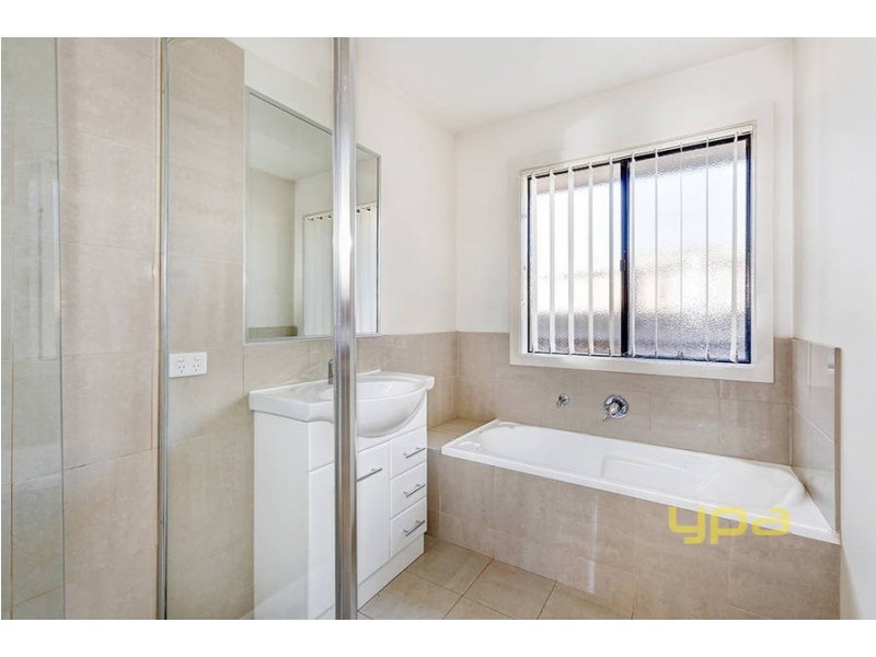 1/62 Andrew Street, Melton South VIC 3338