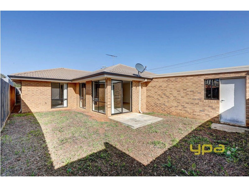 1/62 Andrew Street, Melton South VIC 3338