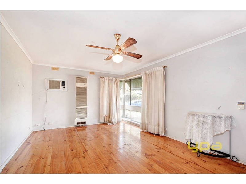 4 Ramona Place, Melton West VIC 3337