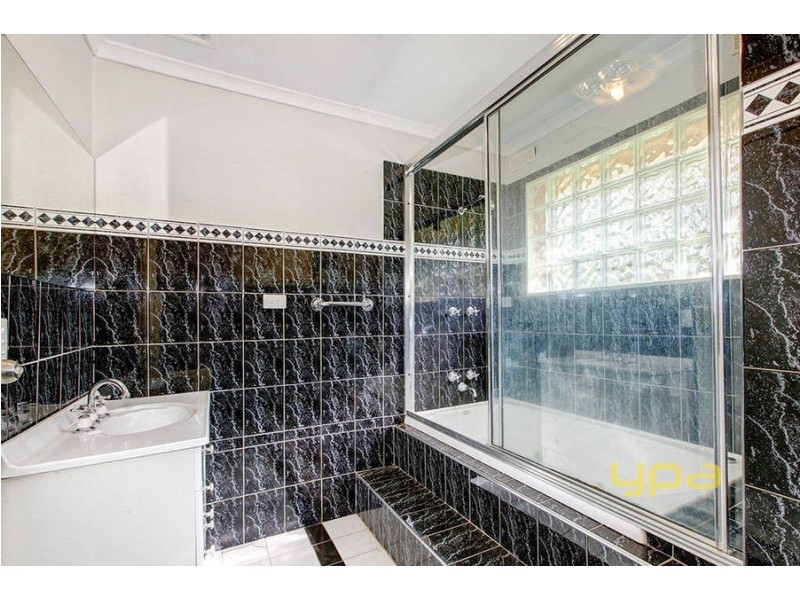 4 Ramona Place, Melton West VIC 3337