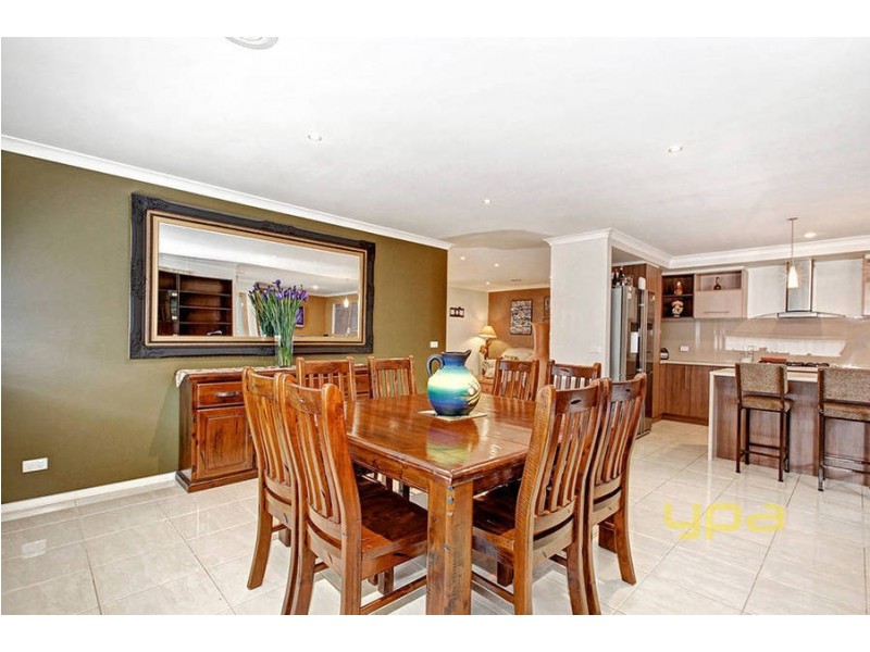 5 Koonawarra Terrace, Melton West VIC 3337