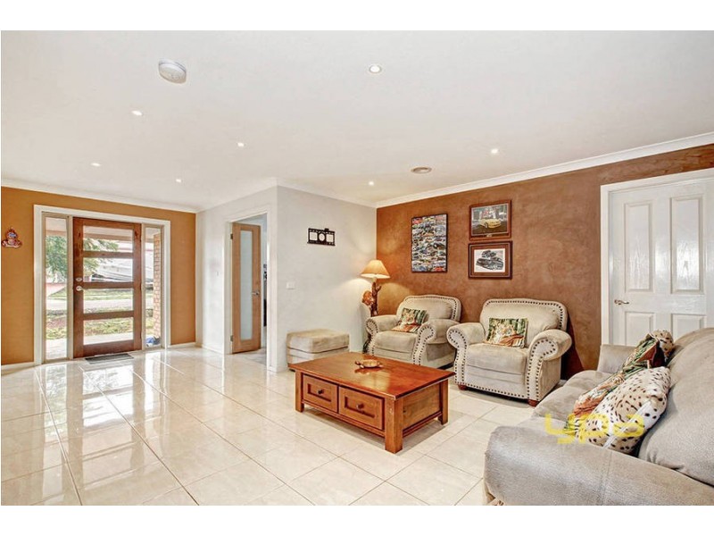 5 Koonawarra Terrace, Melton West VIC 3337