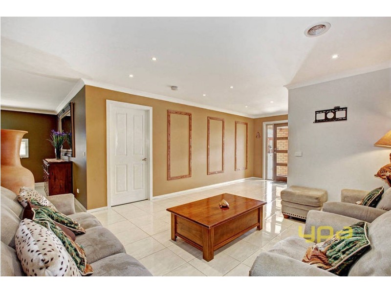 5 Koonawarra Terrace, Melton West VIC 3337