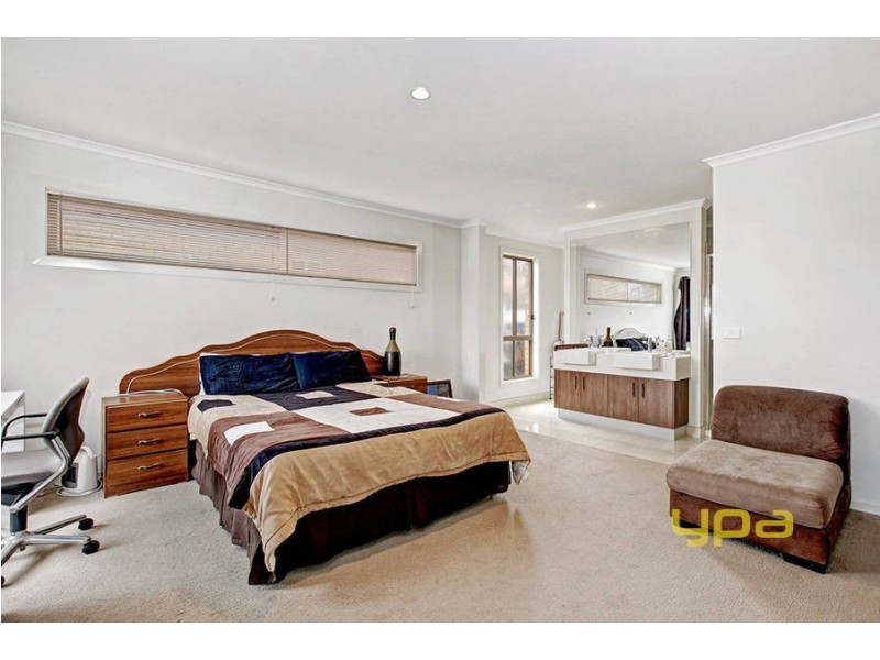 5 Koonawarra Terrace, Melton West VIC 3337