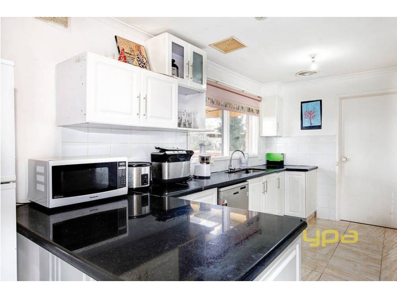 6 Perry Close, Melton VIC 3337