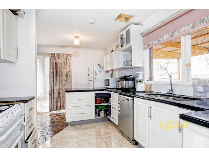 6 Perry Close, Melton VIC 3337