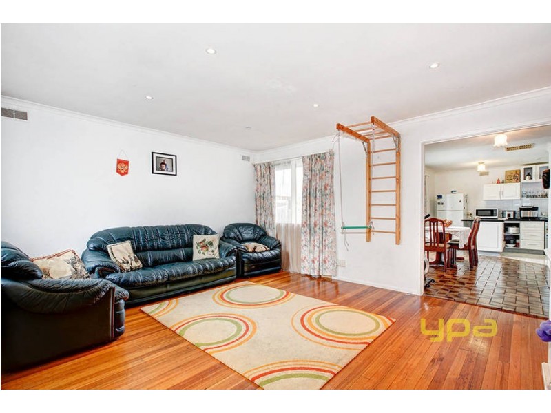 6 Perry Close, Melton VIC 3337