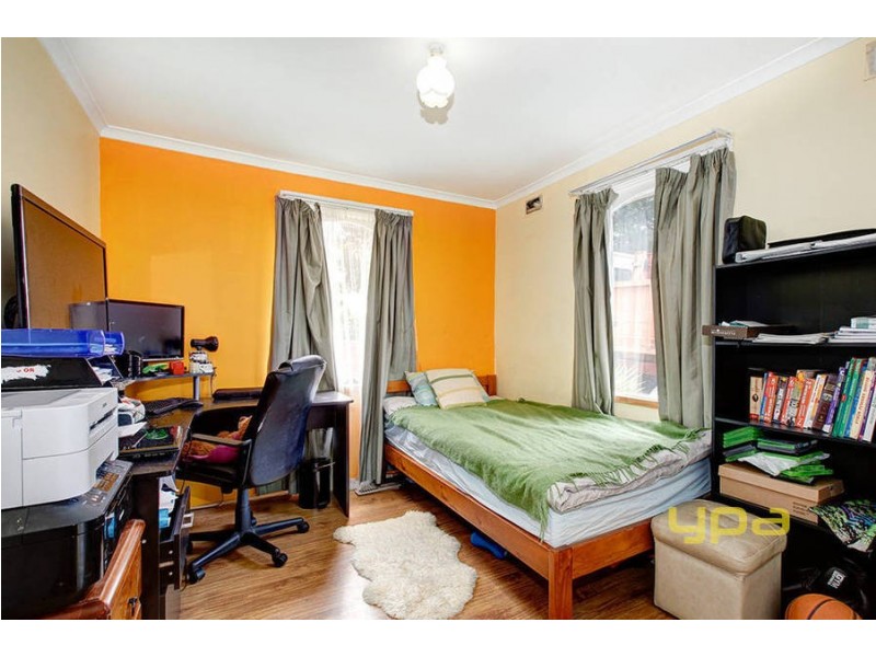 6 Perry Close, Melton VIC 3337