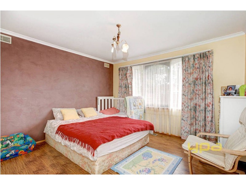 6 Perry Close, Melton VIC 3337