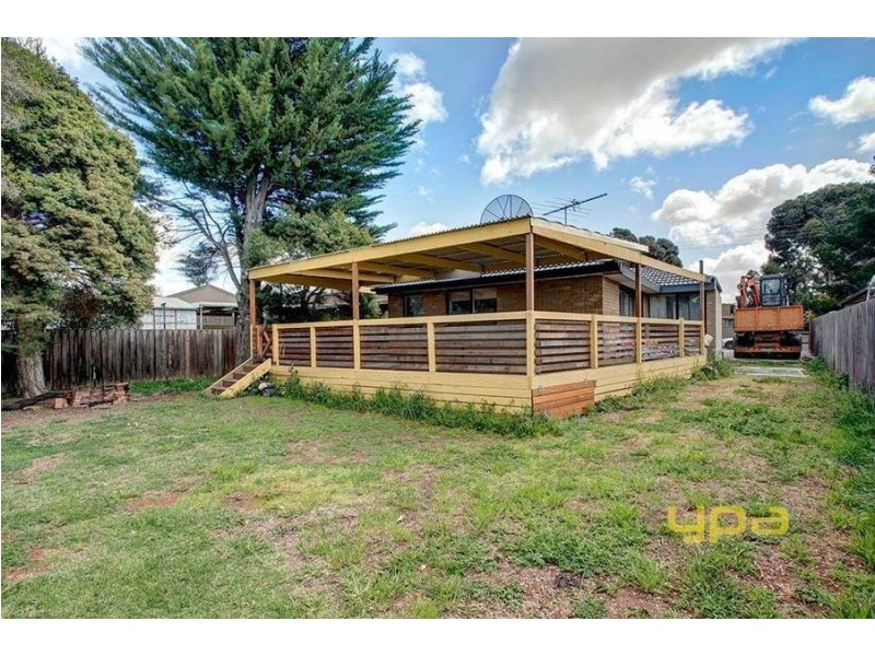 6 Perry Close, Melton VIC 3337