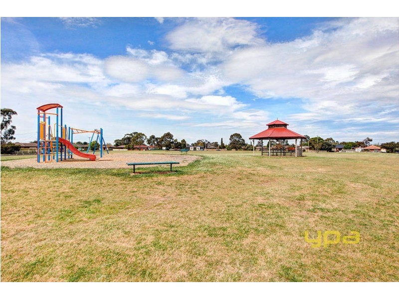 28 Lachlan Road, Melton South VIC 3338