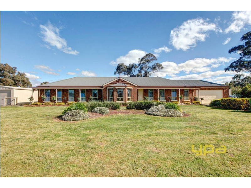 23 Strathtulloh Circuit, Melton South VIC 3338