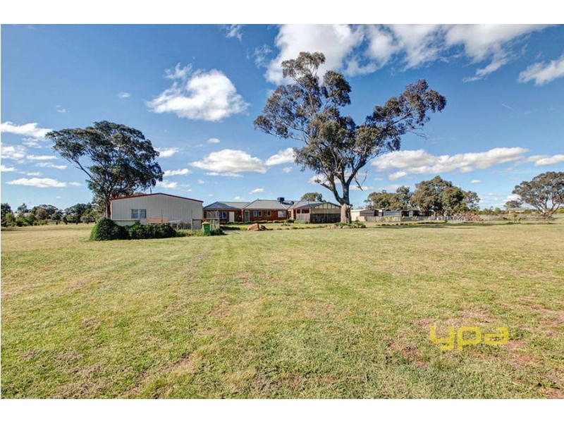 23 Strathtulloh Circuit, Melton South VIC 3338