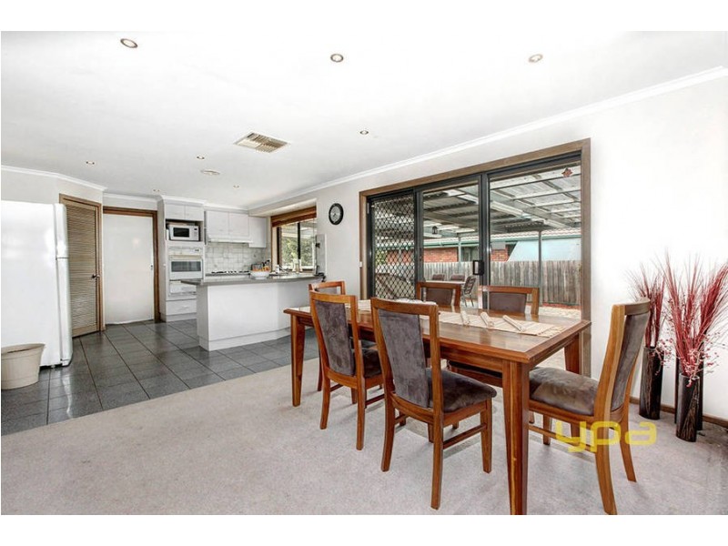 3 Mark Place, Melton West VIC 3337