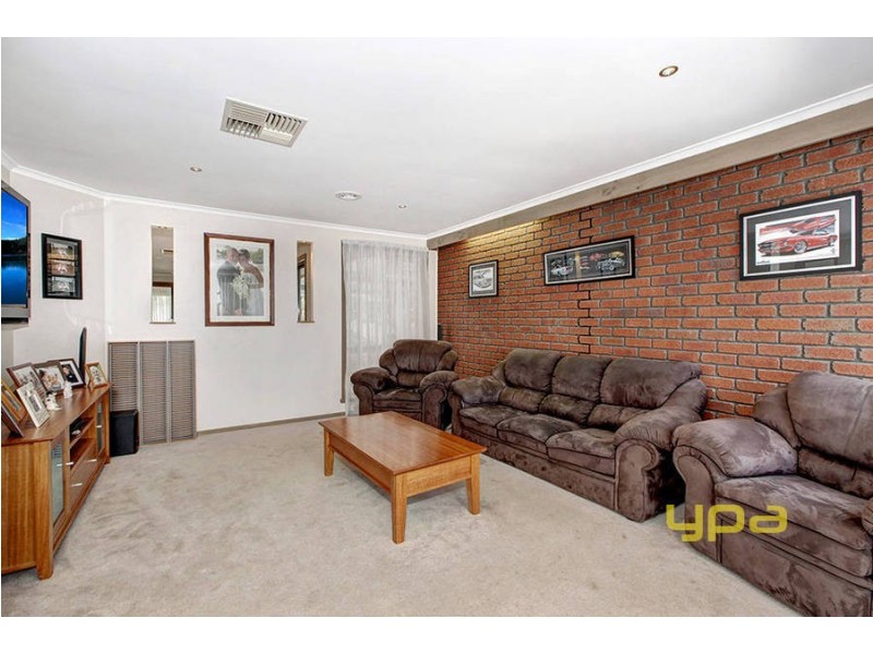 3 Mark Place, Melton West VIC 3337