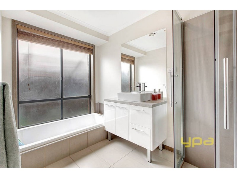 3 Mark Place, Melton West VIC 3337