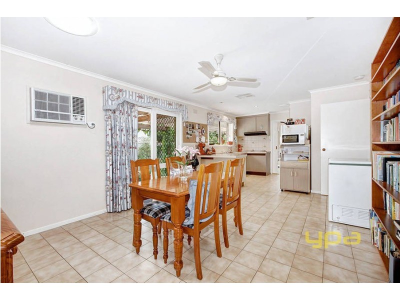 4 Avon Court, Melton West VIC 3337