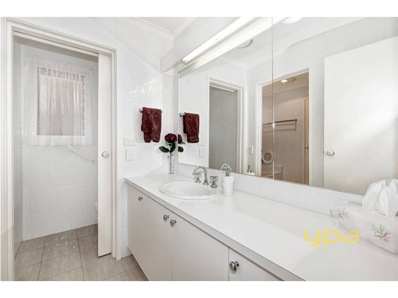 4 Avon Court, Melton West VIC 3337