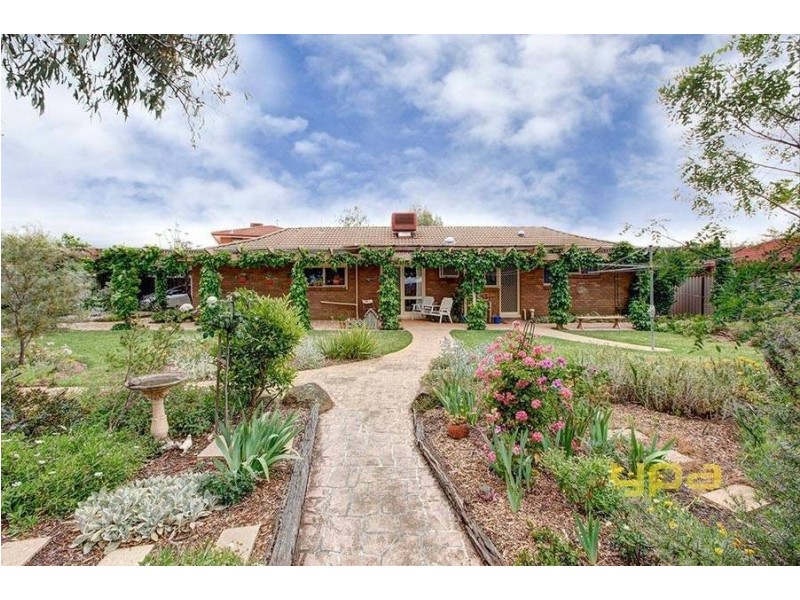 4 Avon Court, Melton West VIC 3337