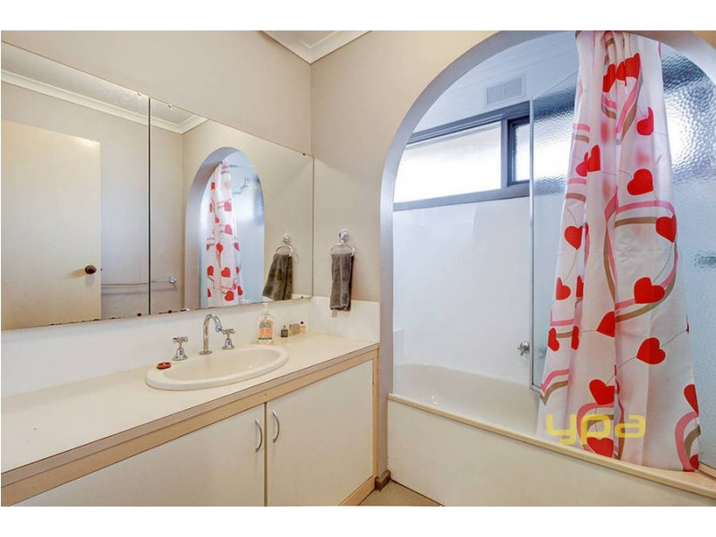 34 Bennett Street, Melton South VIC 3338