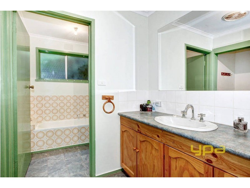 37 Connel Street, Melton South VIC 3338