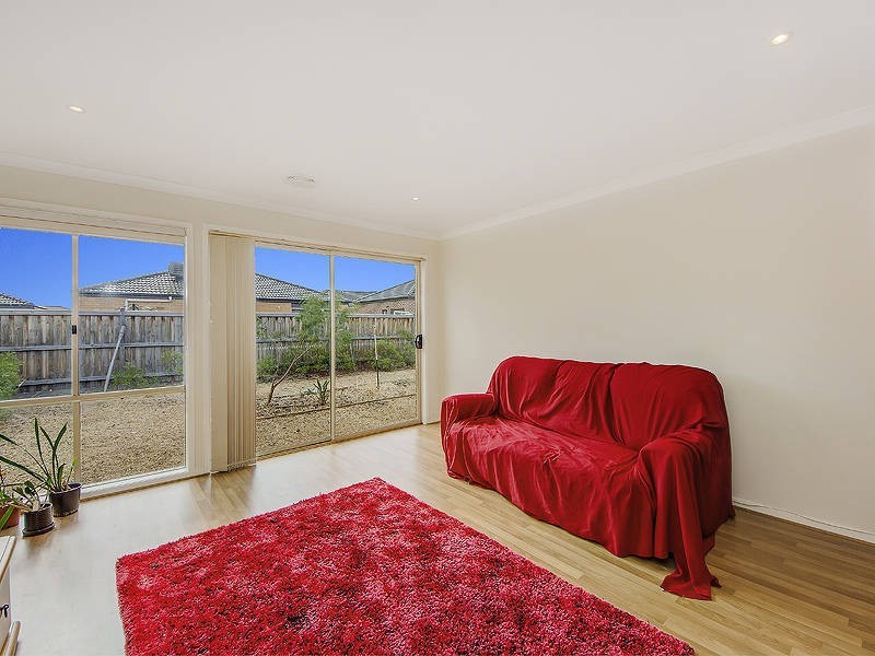 25 Barleygrass Crescent, Brookfield VIC 3338