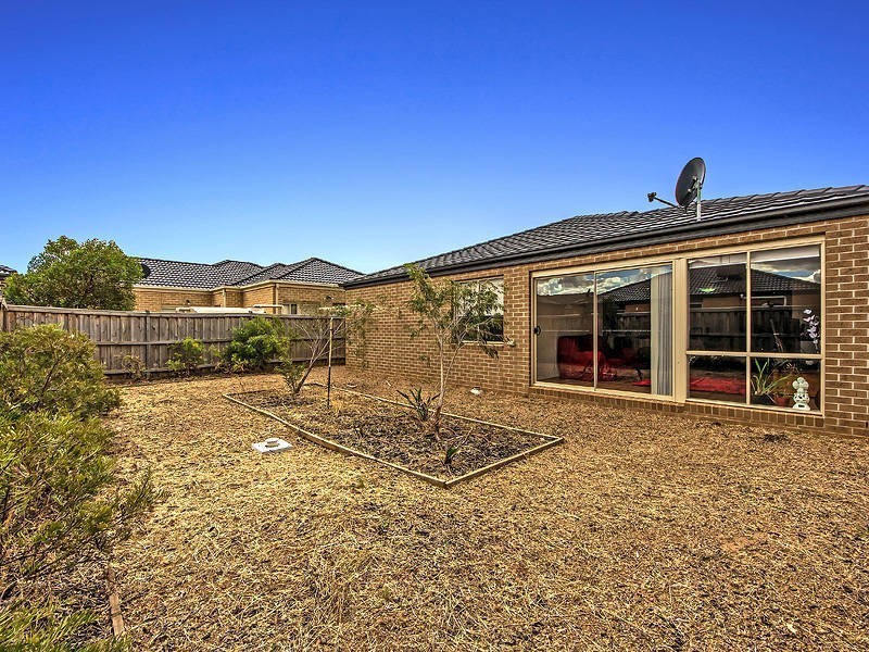 25 Barleygrass Crescent, Brookfield VIC 3338