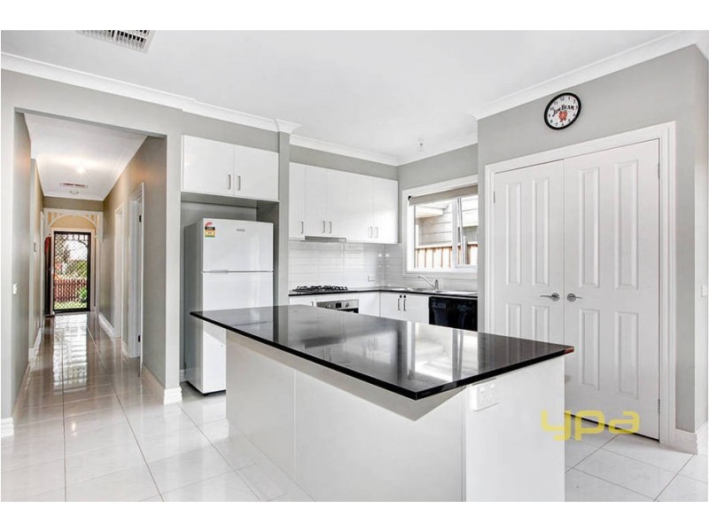 7 Castlemaine Walk, Eynesbury VIC 3338